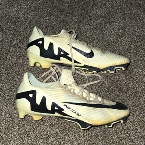Nike Air Zoom Cleats in Cream and Black Size 7.5
